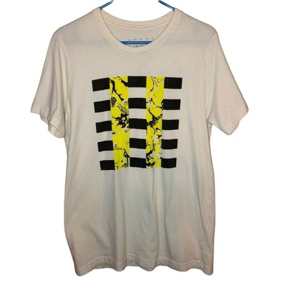 Third Man Simple Graphic Shirt Size Medium